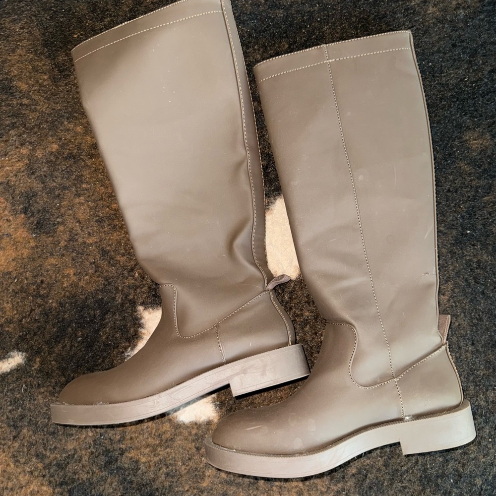 Women's Zara Beige Boots